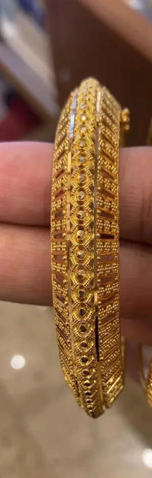 22K Gold Bangle