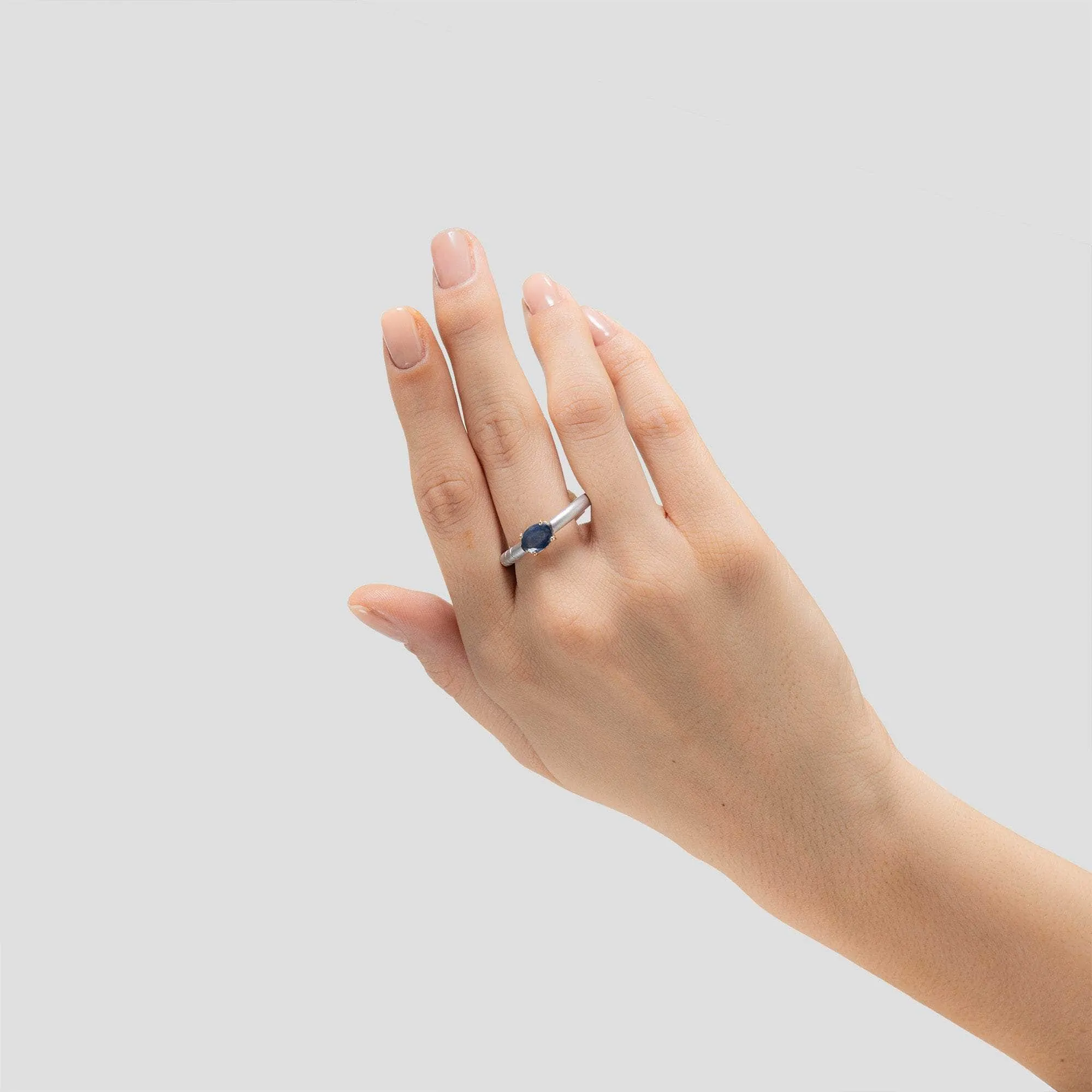 Ariadne Blue Sapphire Ring (White Rhodium)