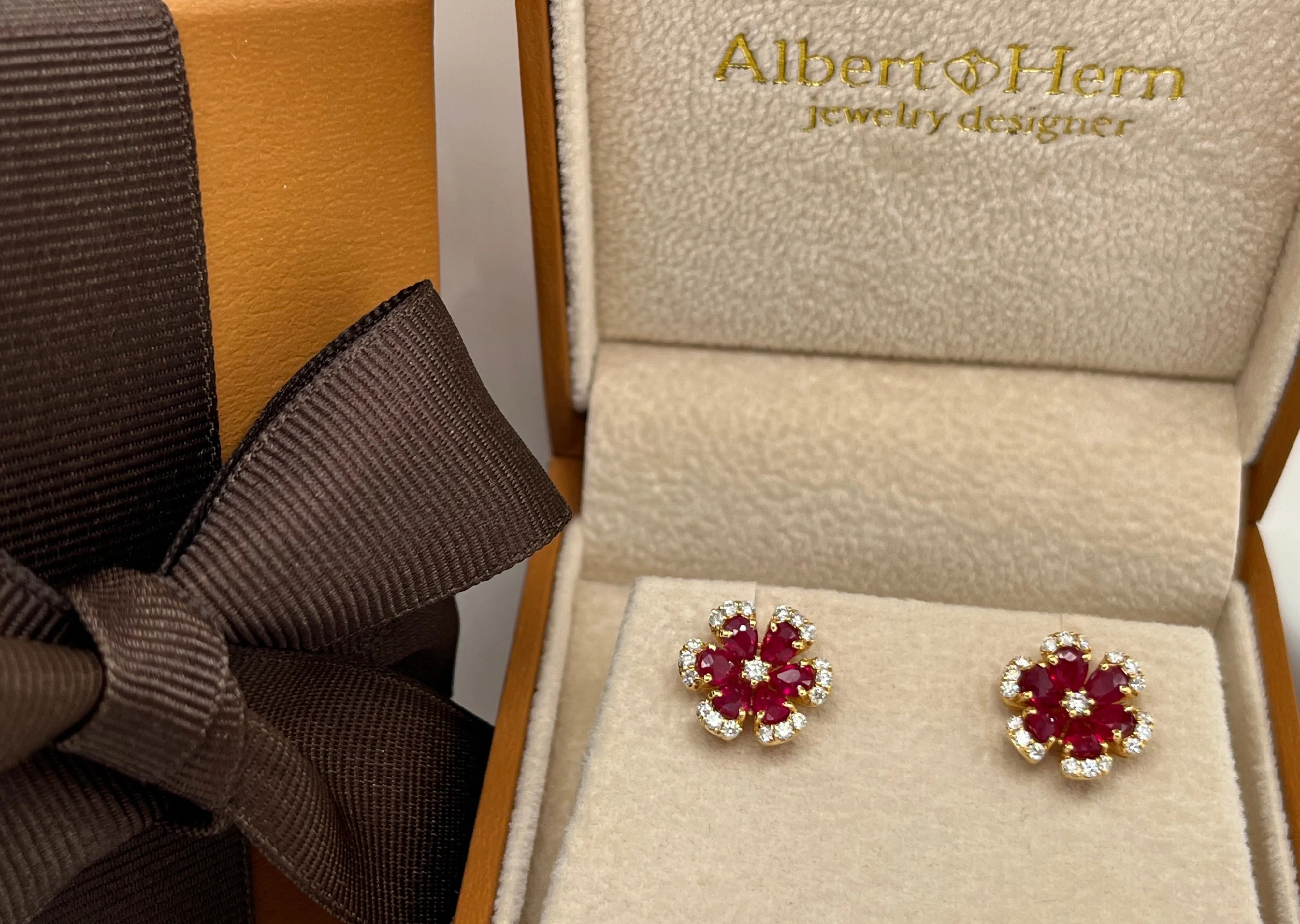 Earrings 18kt Gold 6 Petals Flowers Ruby & Diamonds