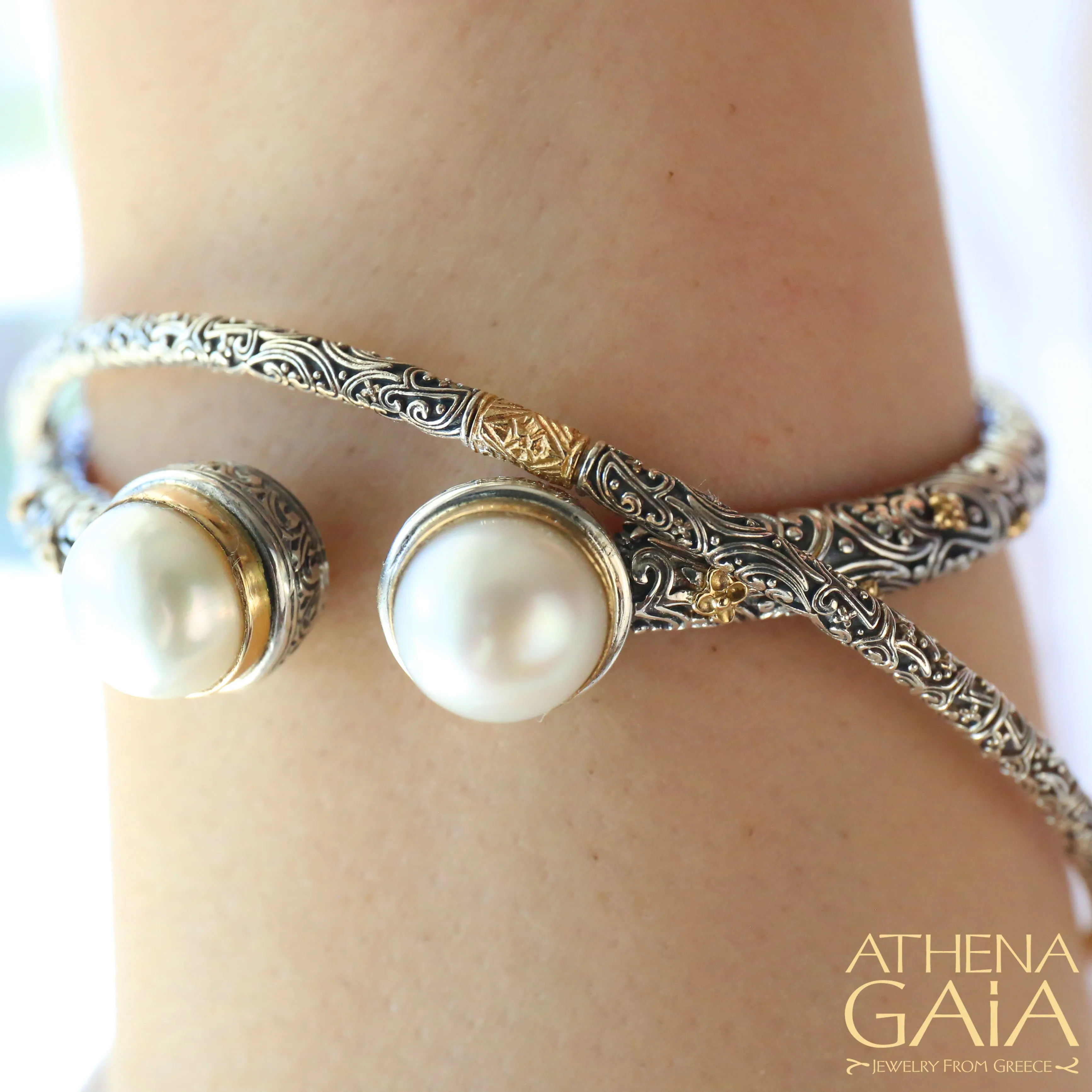 Meadow Breeze Pearl Hinge Open Bracelet