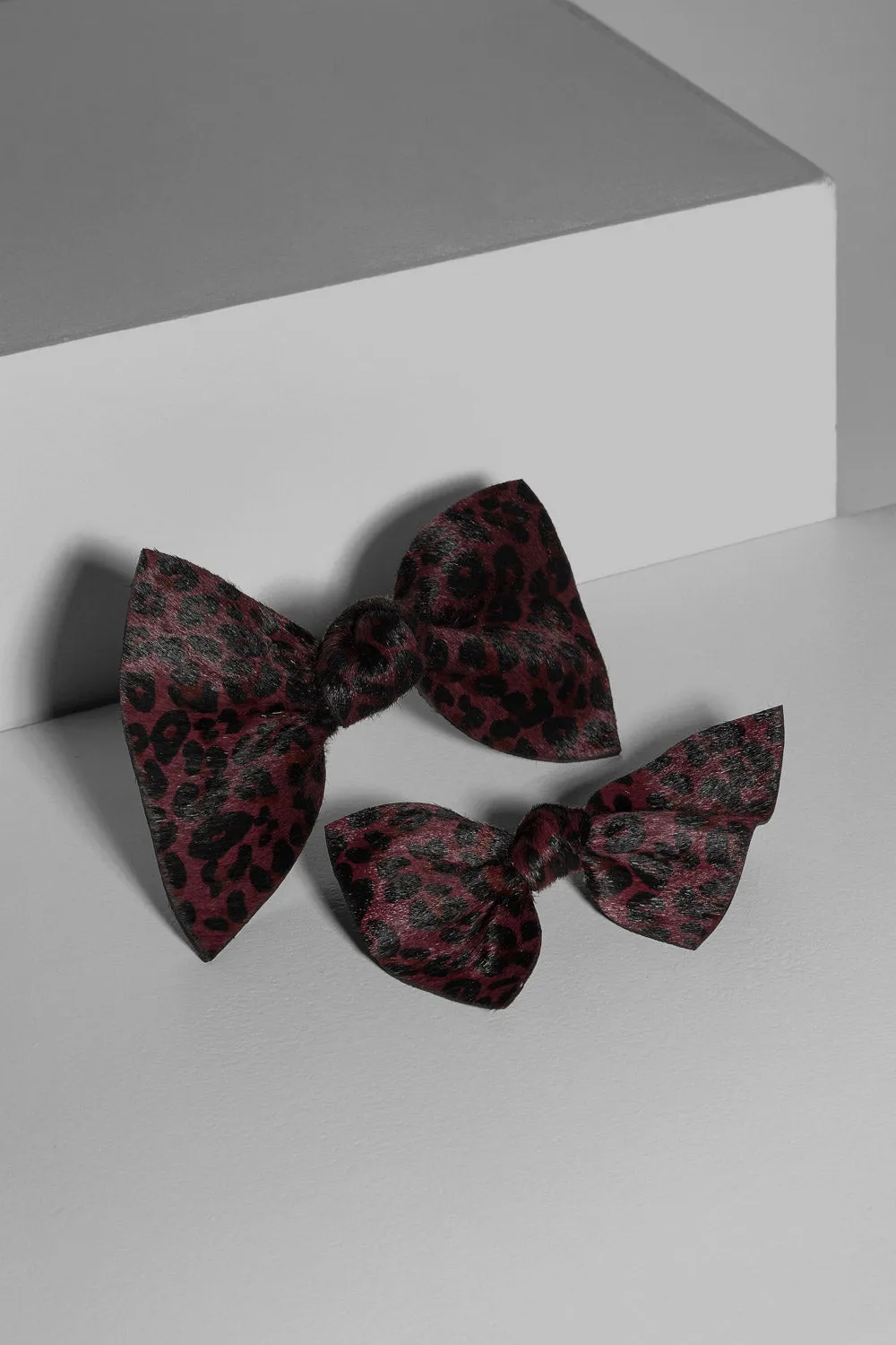 Mini hair clip in burgundy Leopard printed leather