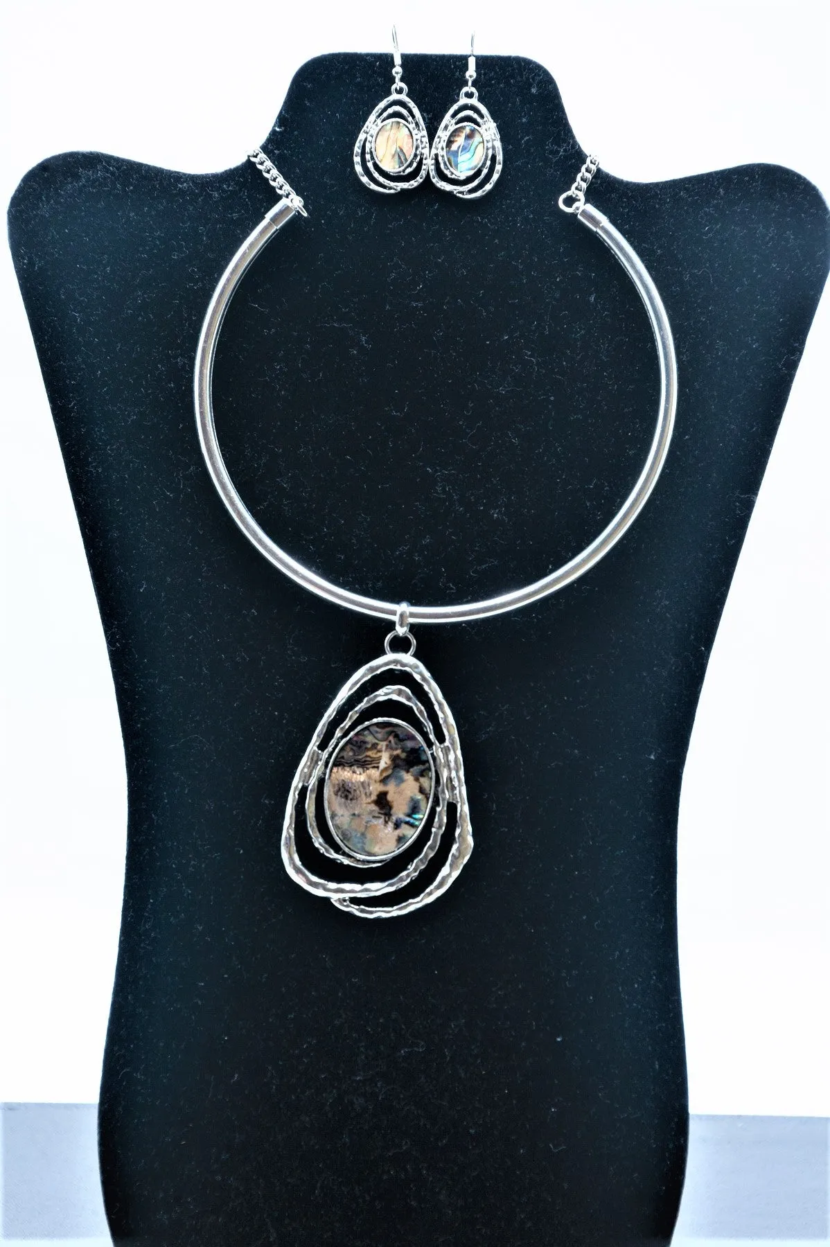 NE-299 Silver Collar with Abalone Pendant